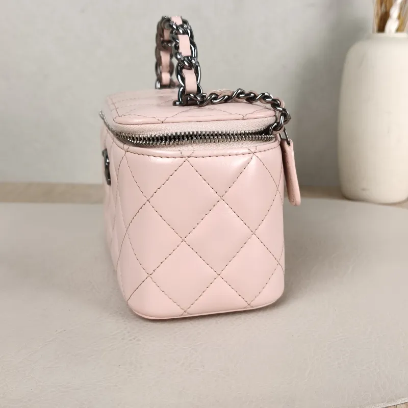 Chanel Crossbody Bag Edition Pink Calfskin Mini 16 × 8 × 9.5 cm — detail view 5 of 13