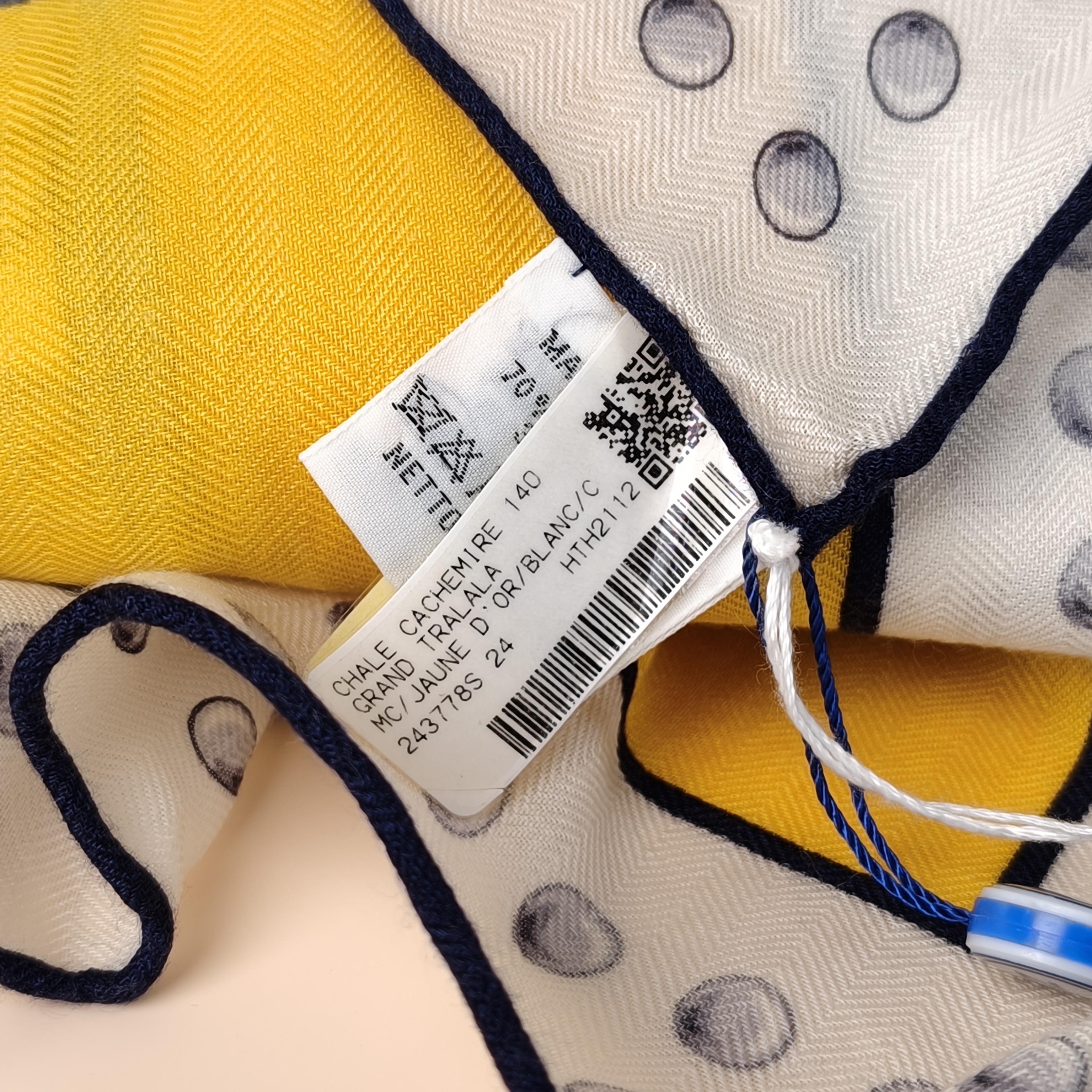 Hermès Scarf Scarf Colorblock Wool · Silk One Size140*140 — cover view 4 of 10