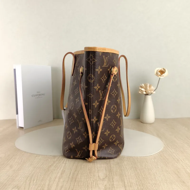 Louis Vuitton Shoulder Bag Neverfull Monogram PVC Medium31 × 14 × 28 cm — detail view 3 of 10