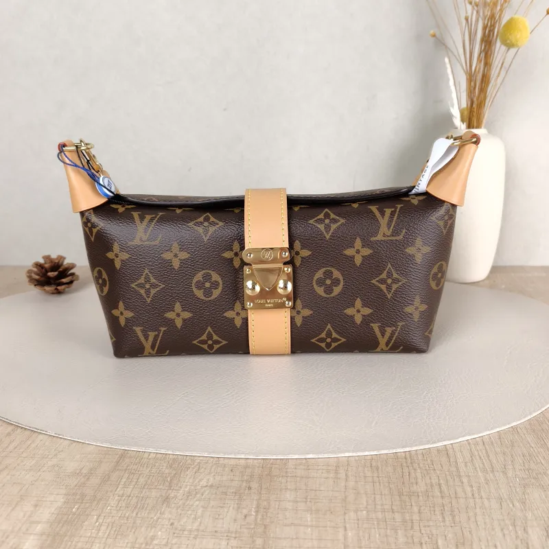 Louis Vuitton Shoulder Bag Pochette Mia Monogram PVC22 × 8 × 14.5 cm