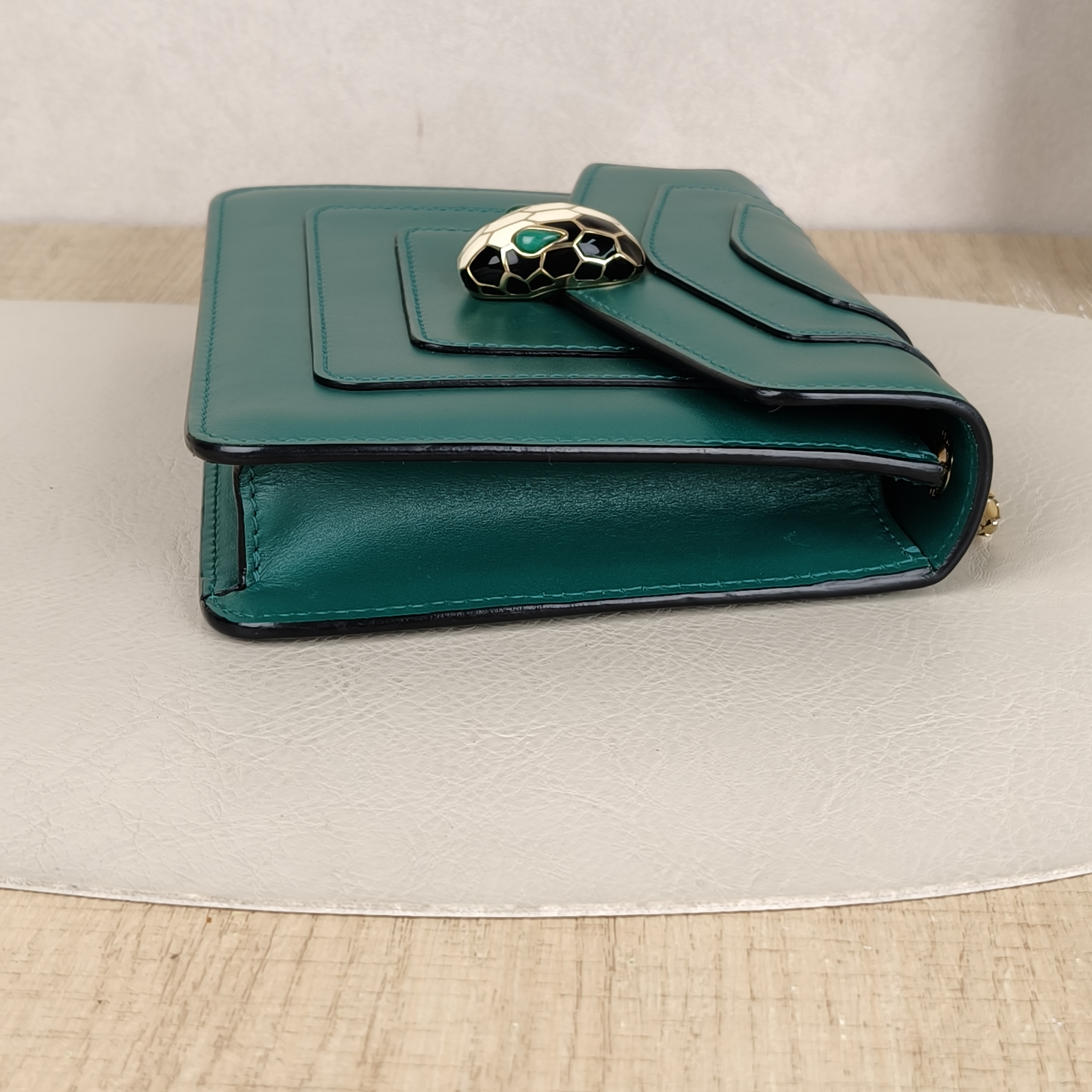 Bvlgari Crossbody Bag Serpenti Forever Collection Crossbody Bag Green Calfskin20 × 4.5 × 14 cm — cover view 5 of 8