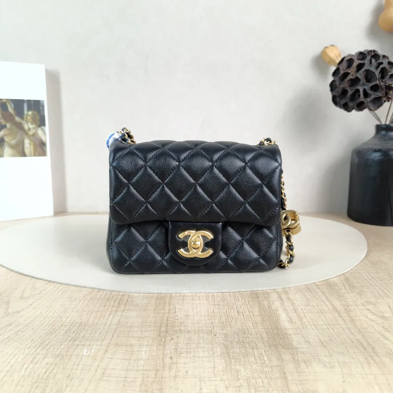 Chanel Crossbody Bag c Black Lambskin Mini 17 × 8 × 13.5 cm