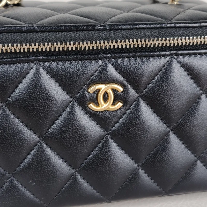 Chanel Crossbody Bag Edition Black Lambskin One Size 16 × 8 × 9.5 cm 32 — detail view 10 of 14