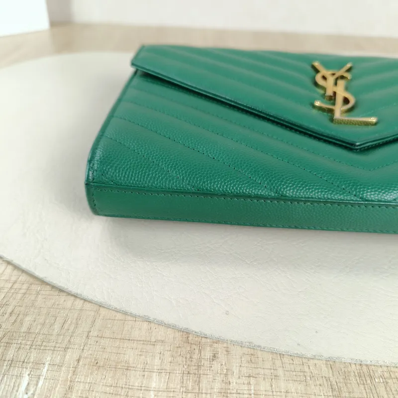 SAINT LAURENT Crossbody Bag CASSANDRE ENVELOPE Green Calfskin One Size 22.5 × 4 × 14 cm — detail view 1 of 11