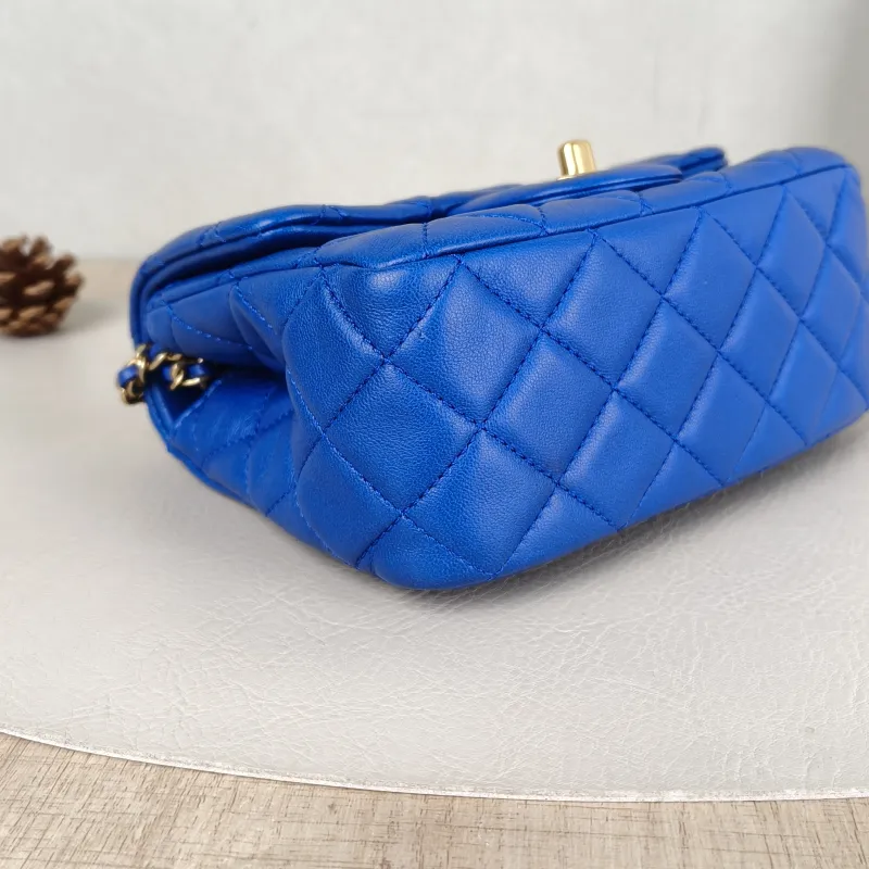 Chanel Crossbody Bag Blue Lambskin One Size17 × 8 × 13.5 cm — detail view 8 of 14