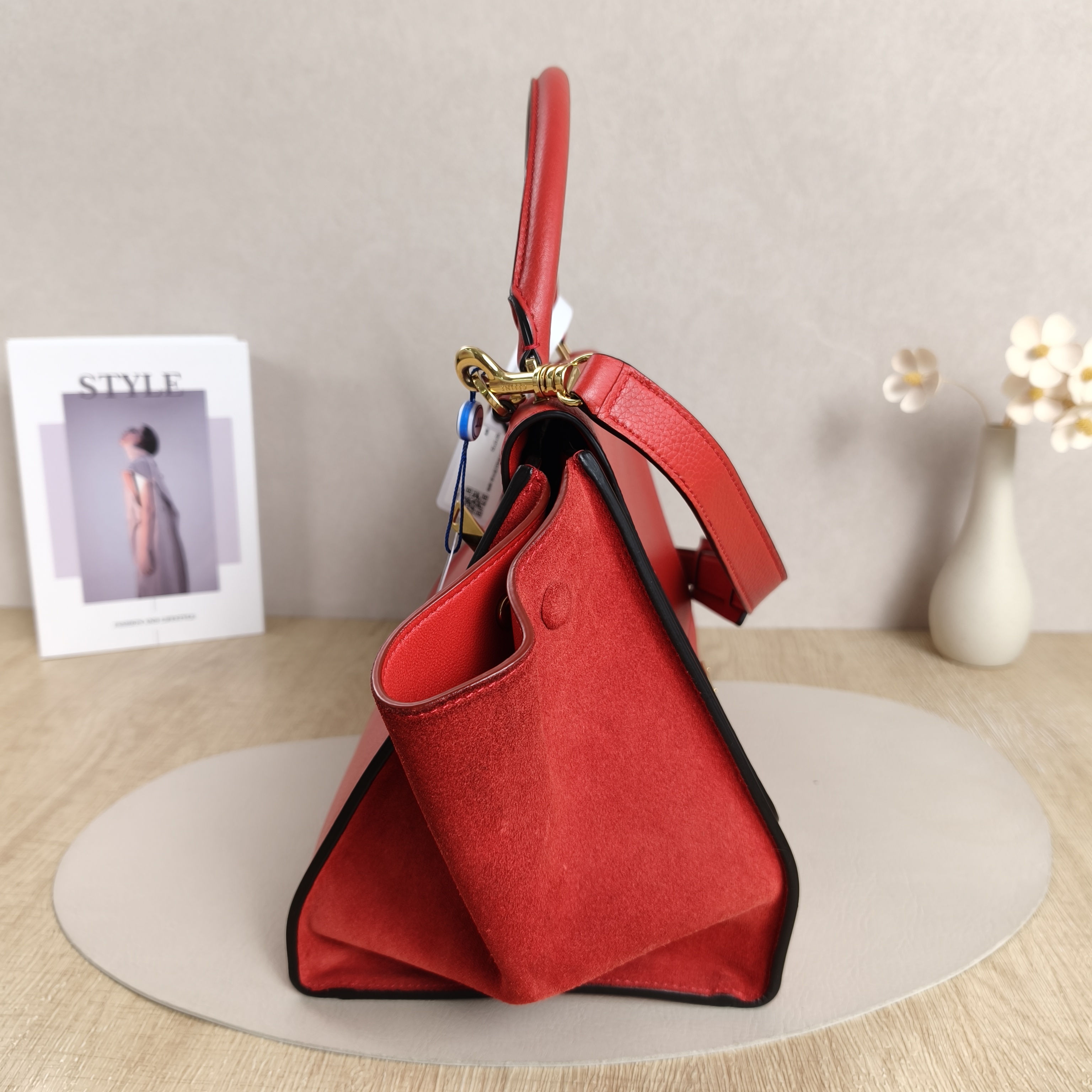 CELINE Shoulder Bag Red Calfskin · Shoulder Strap · 30 × 17 × 22 cm — cover view 2 of 9