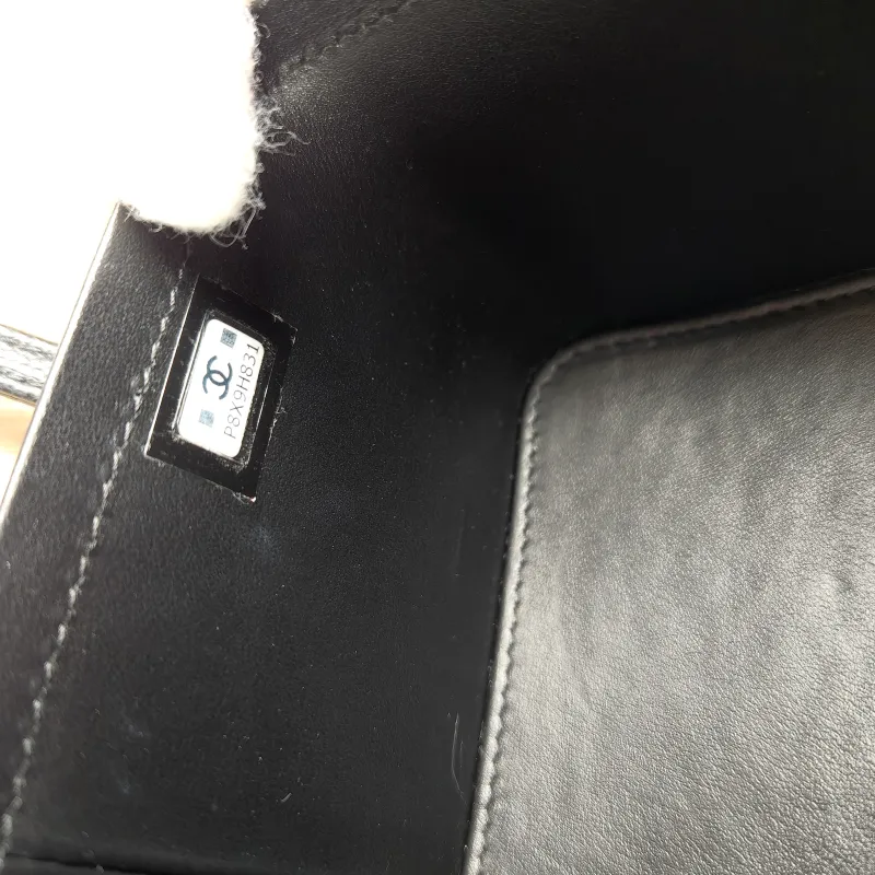 Chanel Shoulder Bag 26s preppy Shoulder Bag Black Grained Calfskin One Size 17 × 8 × 9.5 cm — detail view 3 of 10