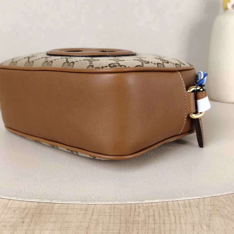 GUCCI Crossbody Bag Blondie g Camera Bag Monogram Canvas， mini21 × 8 × 15.5 cm — detail view 7 of 12