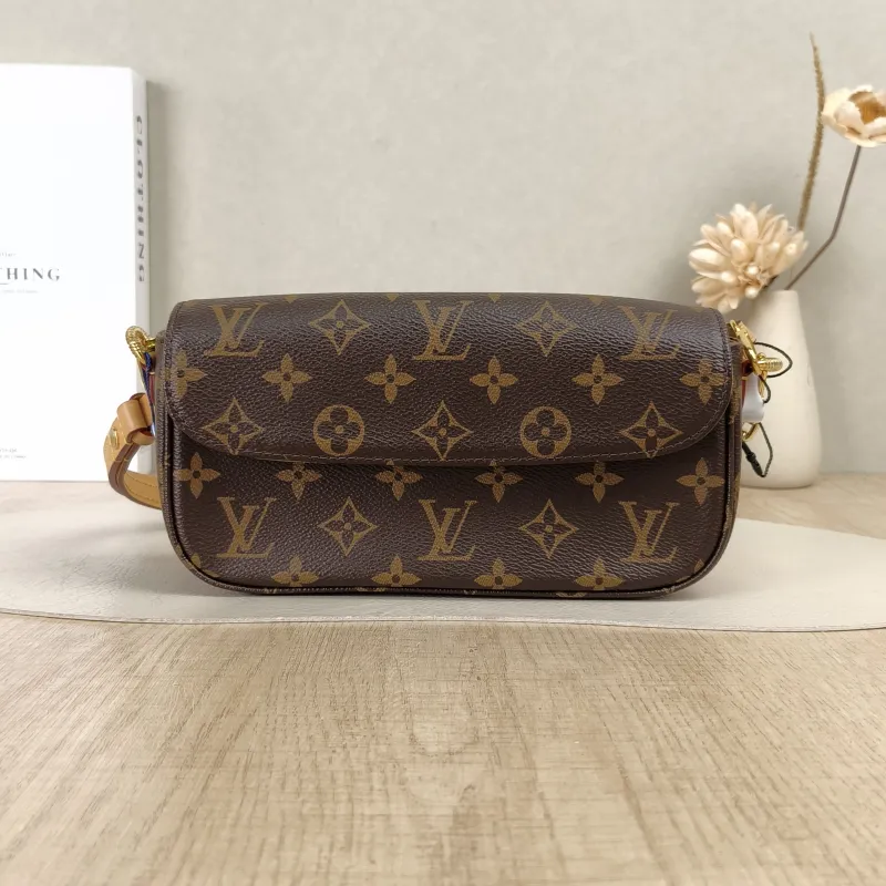 Louis Vuitton Crossbody Bag IVY Monogram PVC Small23.5 × 4.3 × 12 cm