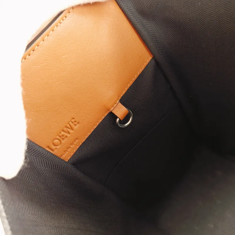 LOEWE Shoulder Bag Hammock Brown Calfskin Large 33 × 17 × 30 cm — detail view 10 of 12