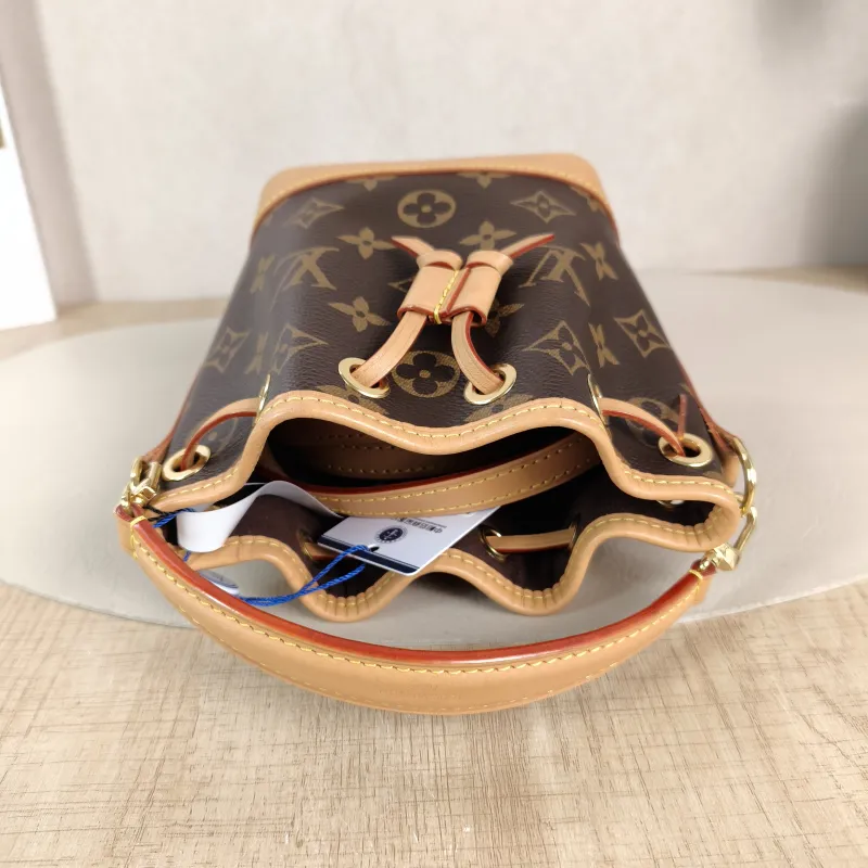 Louis Vuitton Crossbody Bag NANO NÉONOÉ Bucket Bag Nano Monogram PVC nano 13 × 10 × 16 cm — detail view 1 of 11