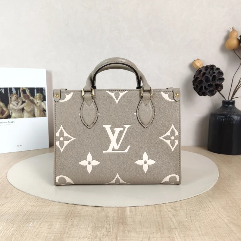 Louis Vuitton Shoulder Bag Onthego · White Monogram Empreinte Embossed Calfskin Small 25 × 11.5 × 19 cm