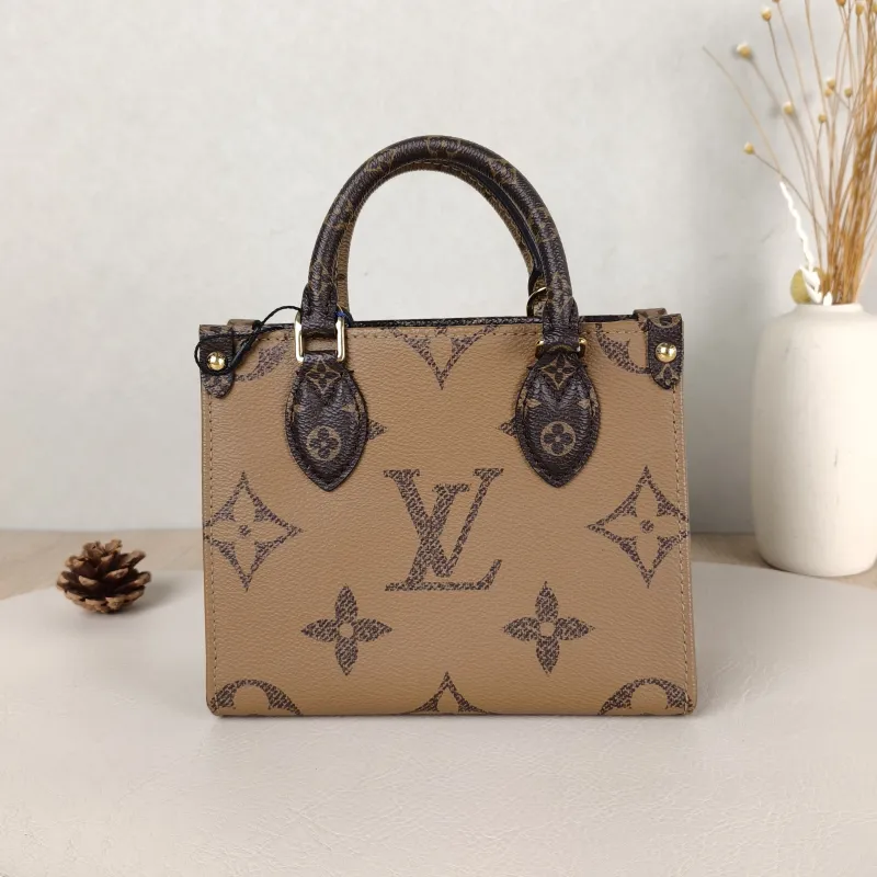 Louis Vuitton Crossbody Bag Onthego BB Monogram PVCBB18 × 8.5 × 15 cm — cover view 4 of 6