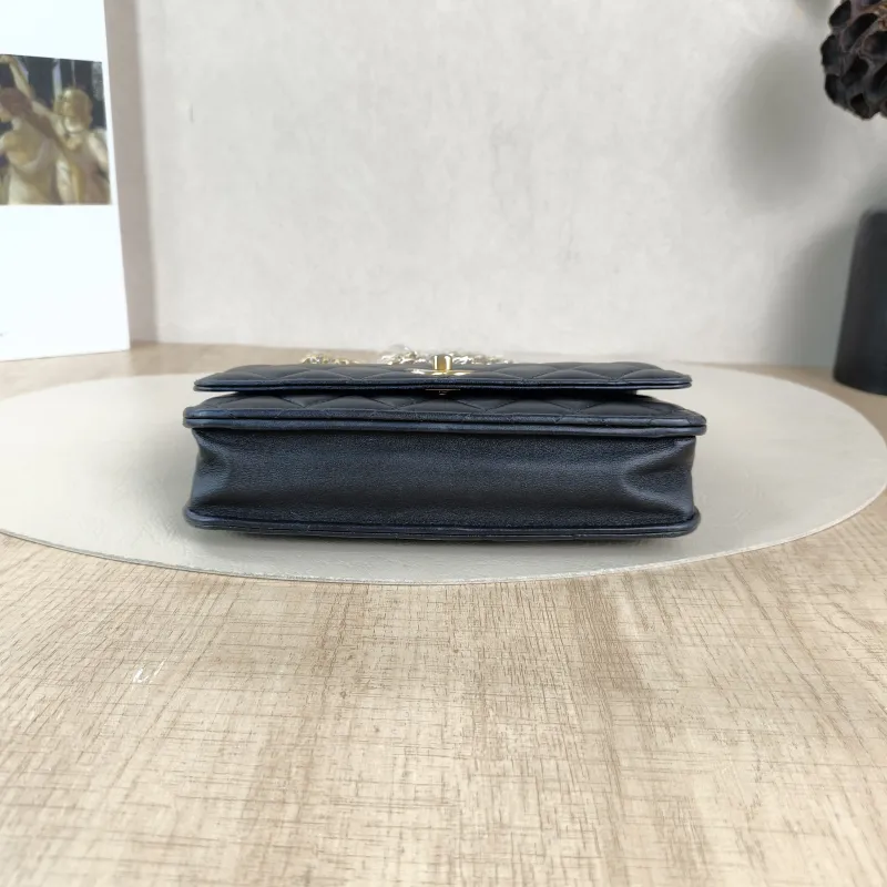 Chanel Crossbody Bag woc Black Lambskinmini19.2 × 3.5 × 12.3 cm — cover view 4 of 5