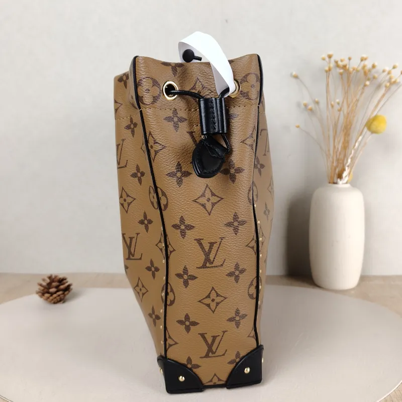 Louis Vuitton Shoulder Bag NOÉ TRUNK Monogram PVC Small 23 × 8 × 27 cm — detail view 4 of 9