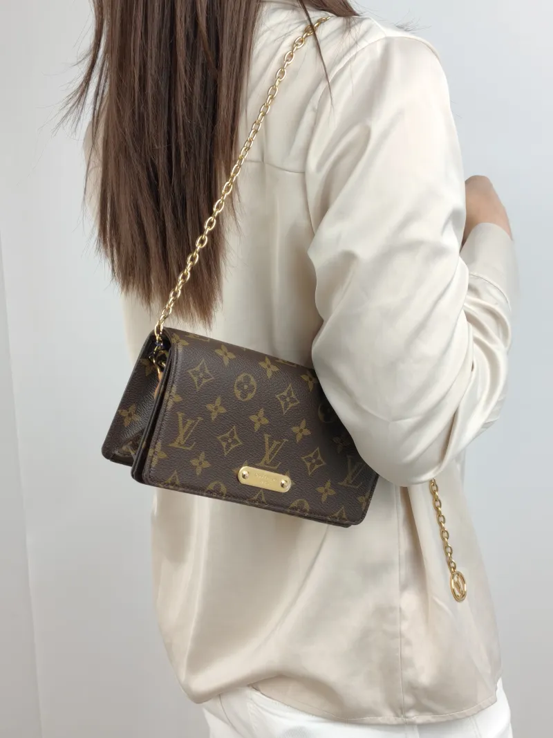 Louis Vuitton Crossbody Bag LILY Chain Bagwoc Monogram PVC 21 × 3.5 × 10.5 cm — on-model view 1 of 2