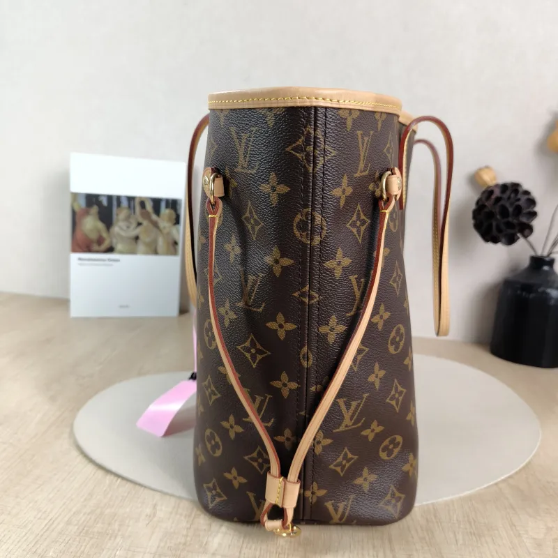 Louis Vuitton Shoulder Bag Neverfull Monogram PVC Medium 31 × 14 × 28 cm — detail view 12 of 13