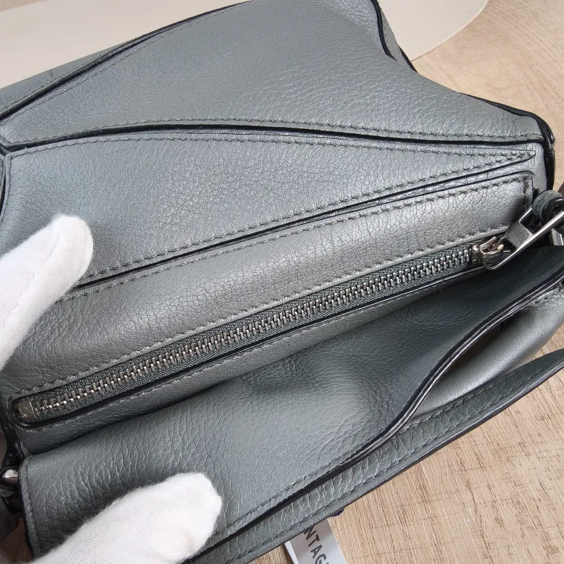 LOEWE Crossbody Bag Puzzle Grey Calfskin Mini 18 × 8 × 12.5 cm — detail view 8 of 11