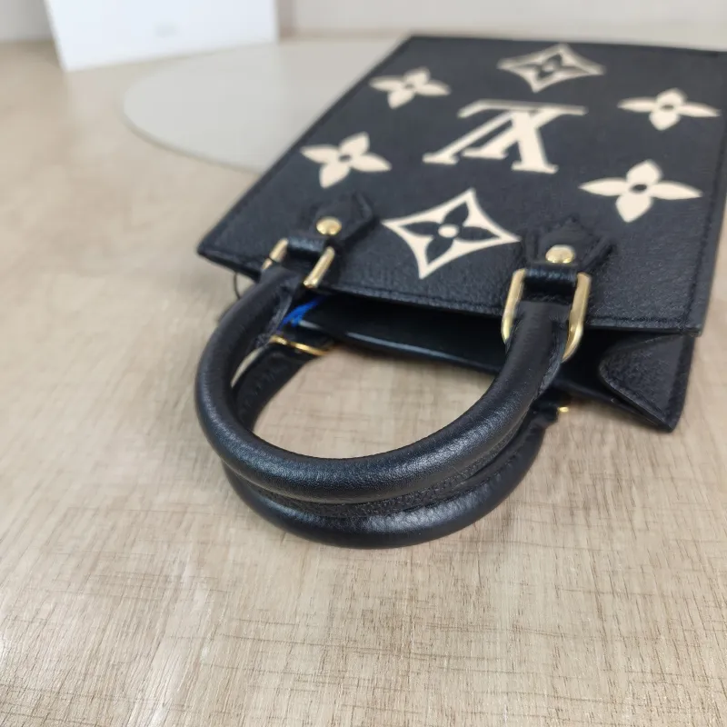 Louis Vuitton Crossbody Bag PETIT SAC PLAT Mini Calfskin Mini 14 × 5 × 17 cm — detail view 8 of 10