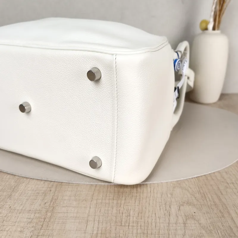 Hermès Crossbody Bag Lindy 2601White Evercolor Calfskin Small26 × 12 × 18 cm — detail view 13 of 14