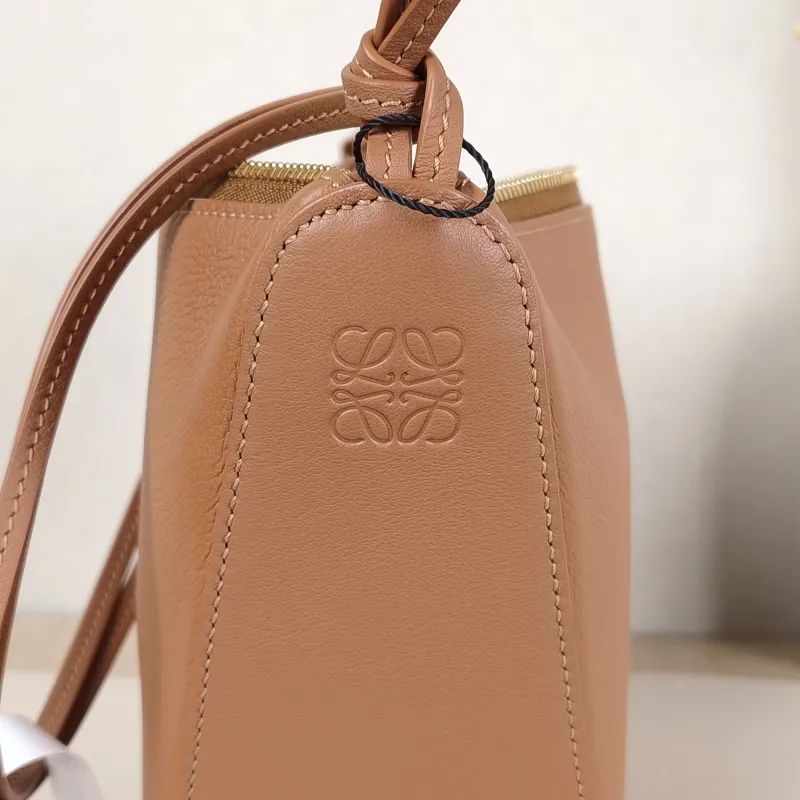 LOEWE Shoulder Bag Calfskinmini28 × 9.5 × 17 cm — detail view 4 of 12