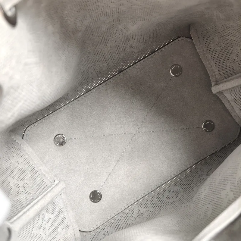 Louis Vuitton Crossbody Bag BELLA Grey Calfskin One Size 22 × 14 × 19 cm — detail view 10 of 12