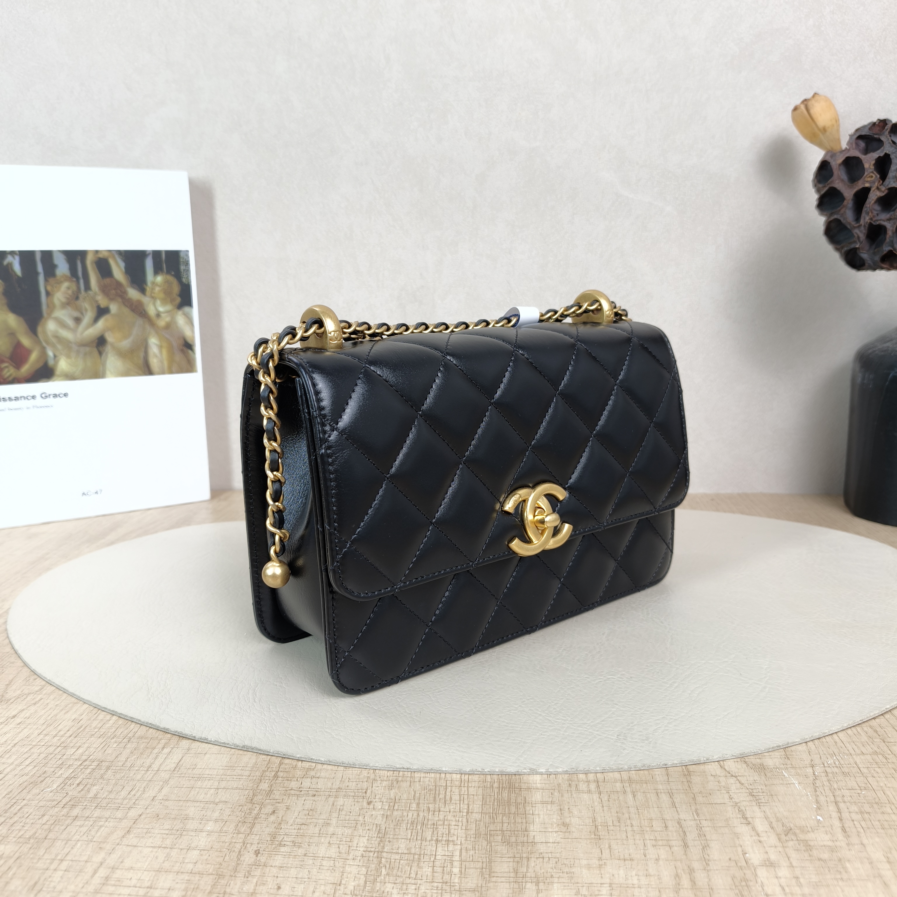 Chanel Crossbody Bag Black Calfskin Medium22 × 8 × 14.5 cm — cover view 4 of 5
