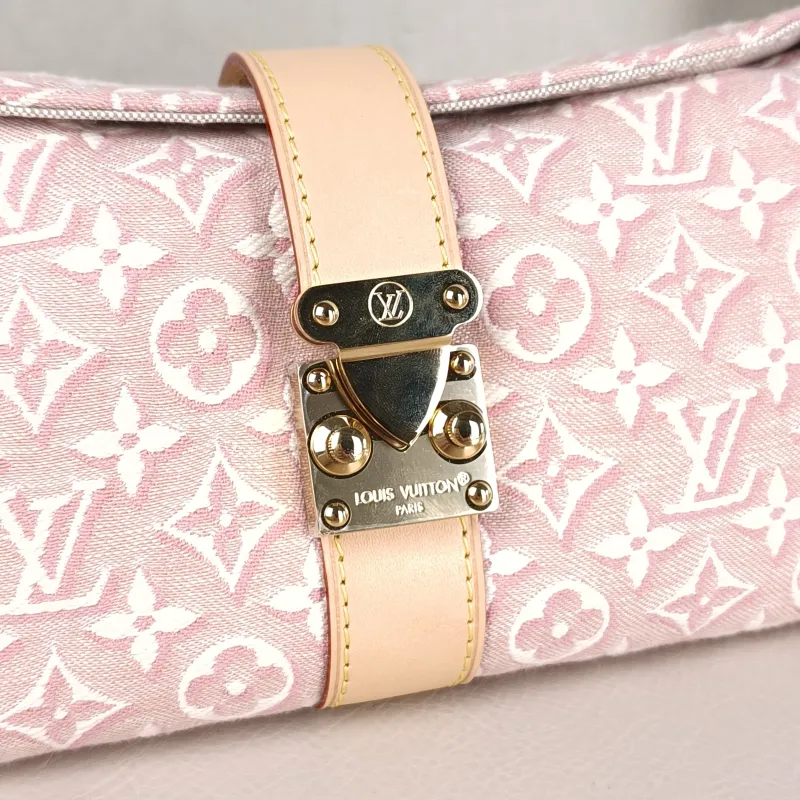 Louis Vuitton Shoulder Bag Pochette Mia One Size 22 × 8 × 14.5 cm — detail view 6 of 10