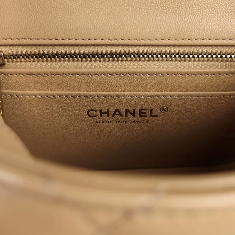 Chanel Crossbody Bag Taupe Lambskinmini17 × 8 × 13.5 cm — detail view 3 of 13