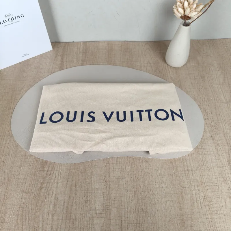 Louis Vuitton Backpack Discovery Slim Backpack Green PVC · Calfskin One Size28 × 13 × 38 cm — detail view 2 of 13