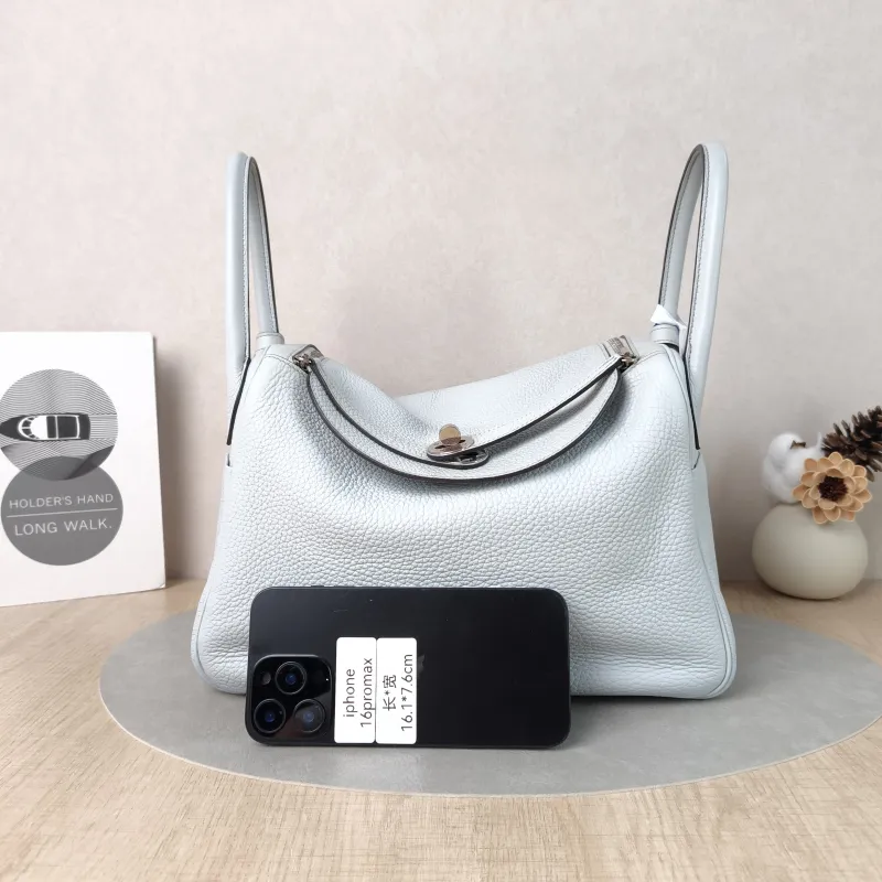 Hermès Crossbody Bag Lindy 30 Taurillon Clemence TC Calfskin One Size30 × 15 × 19 cm — cover view 3 of 6