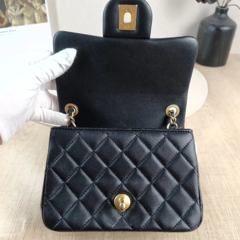 Chanel Crossbody Bag Black Lambskin One Size 17 × 8 × 13.5 cm — detail view 1 of 13