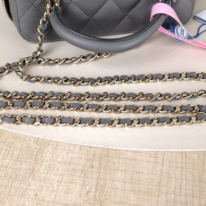 Chanel Crossbody Bag Edition Grey Lambskinmini16 × 8 × 9.5 cm — detail view 5 of 14