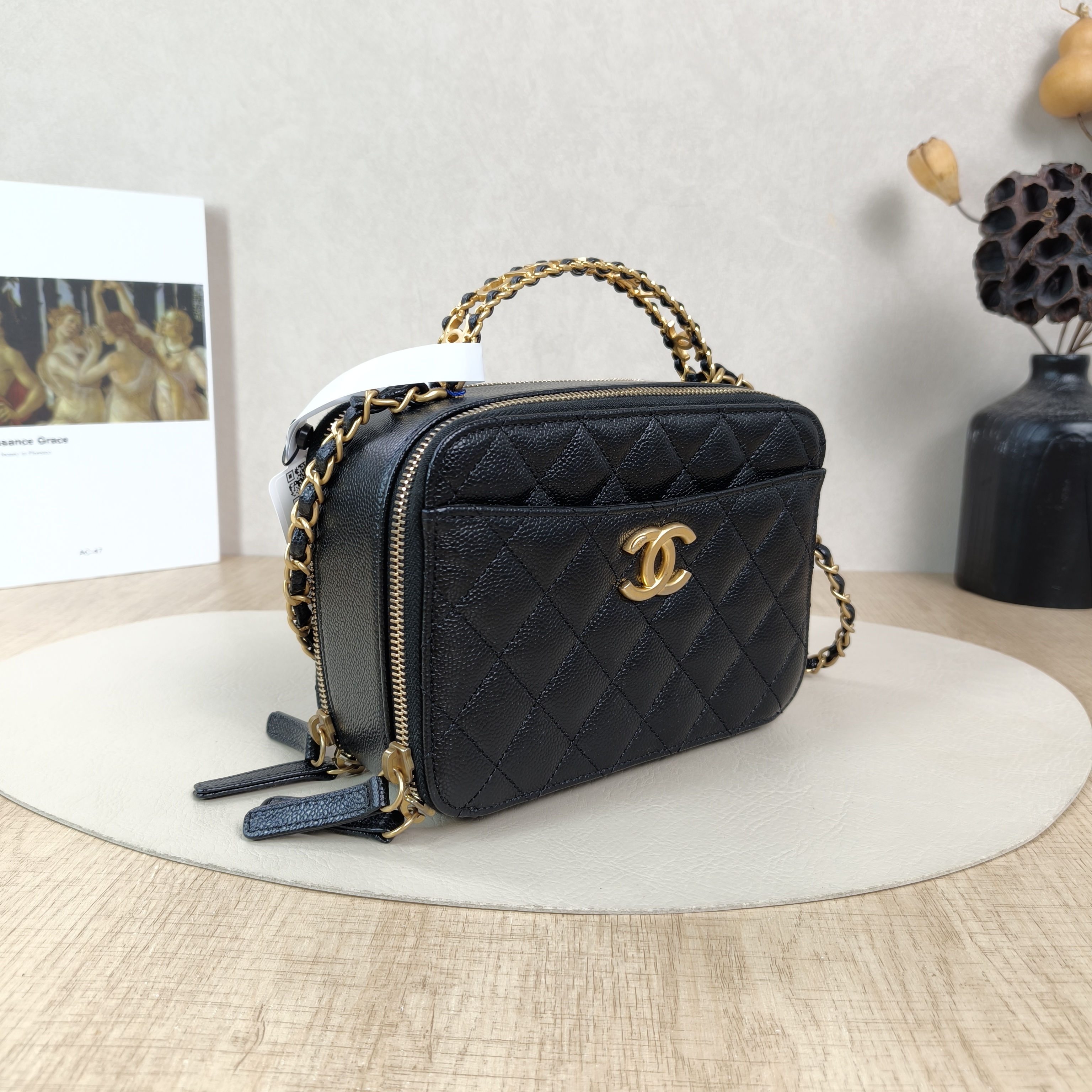 Chanel Crossbody Bag Camera Bag Black Grained Calfskin One Size18.5 × 8 × 13 cm — cover view 5 of 6