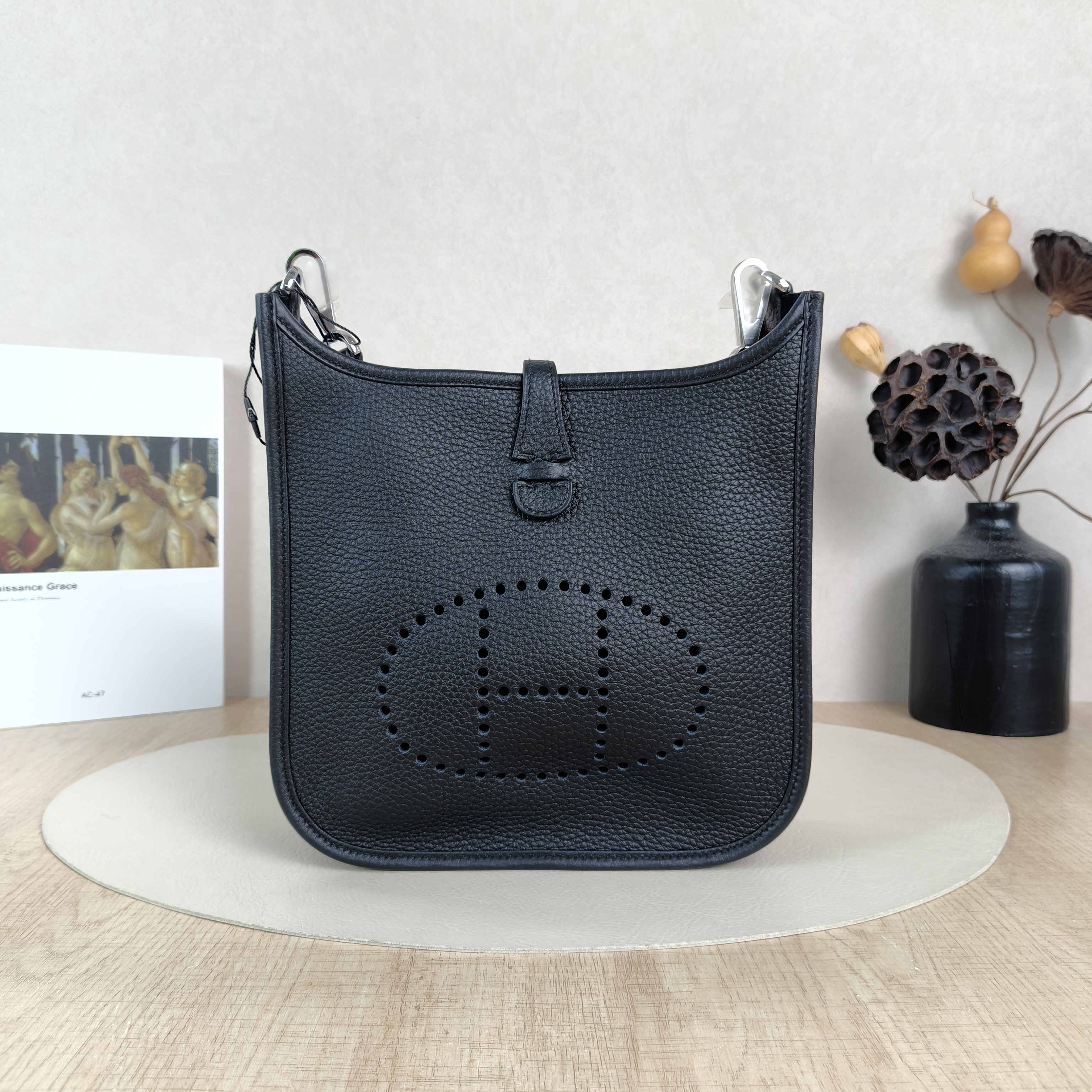Hermès Crossbody Bag Evelyne 23 23Black TC Calfskin One Size23 × 6 × 24 cm
