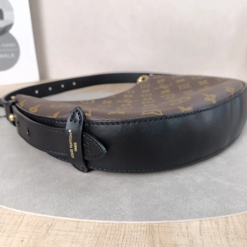 Louis Vuitton Shoulder Bag COOKIE Monogram PVCBB28.5 × 5 × 19 cm — detail view 7 of 14