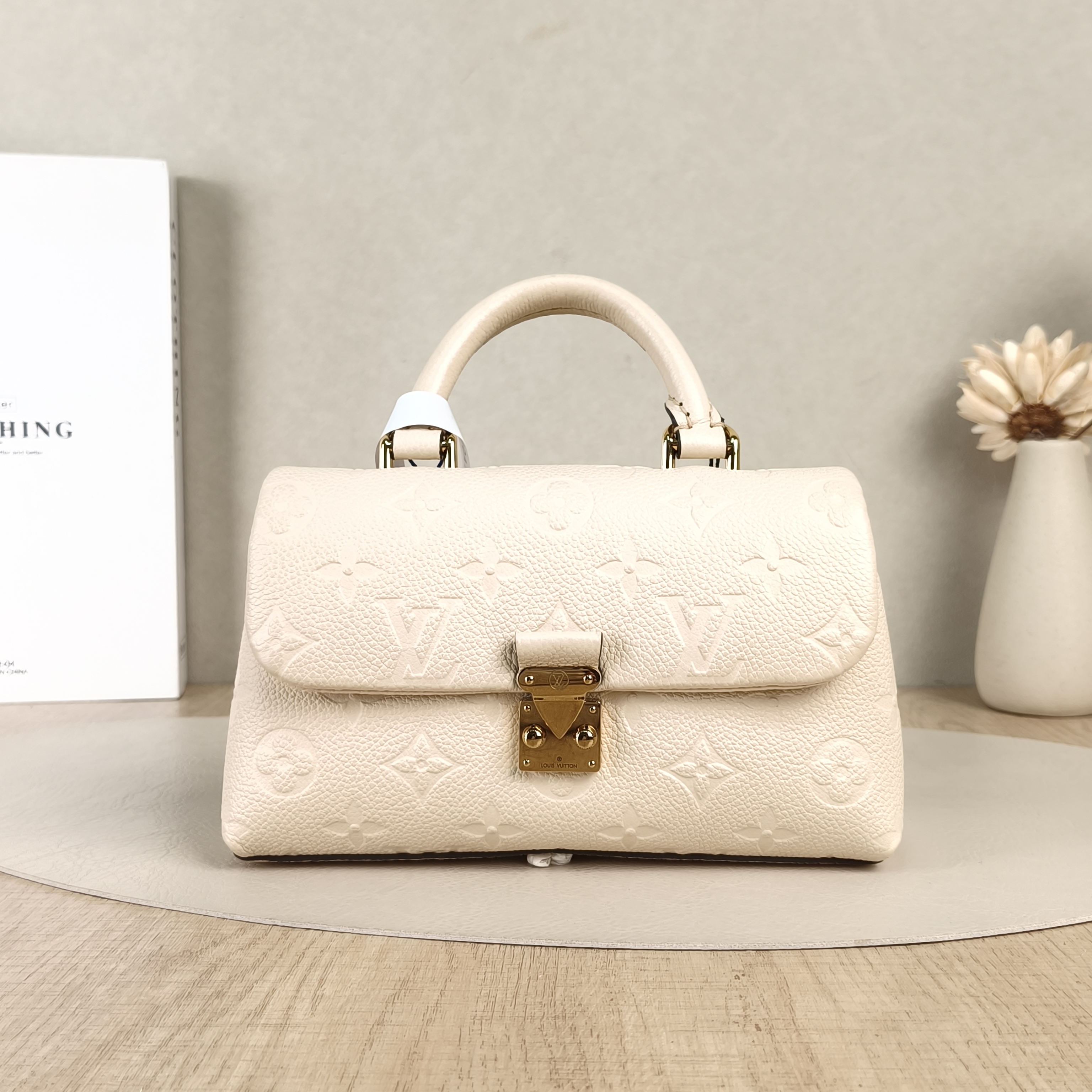 Louis Vuitton Crossbody Bag MADELEINE White Empreinte Embossed Calfskinnano21 × 6 × 12.5 cm