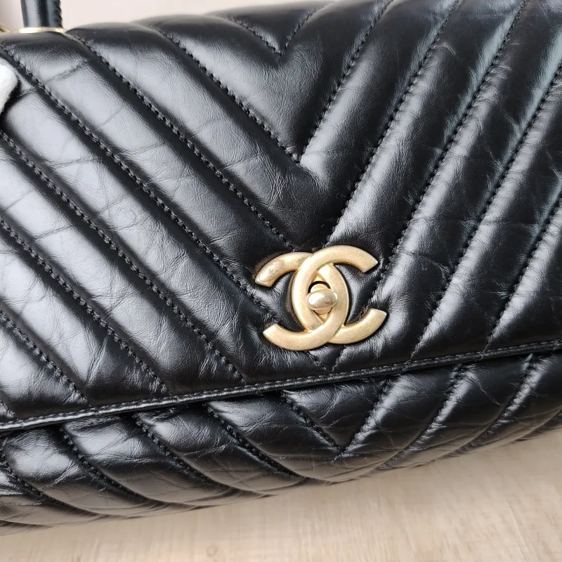 Chanel Top Handle Bag Coco Handle​ v Black Waxed Leather Calfskin Medium 29 × 12 × 18 cm 26 — detail view 5 of 13