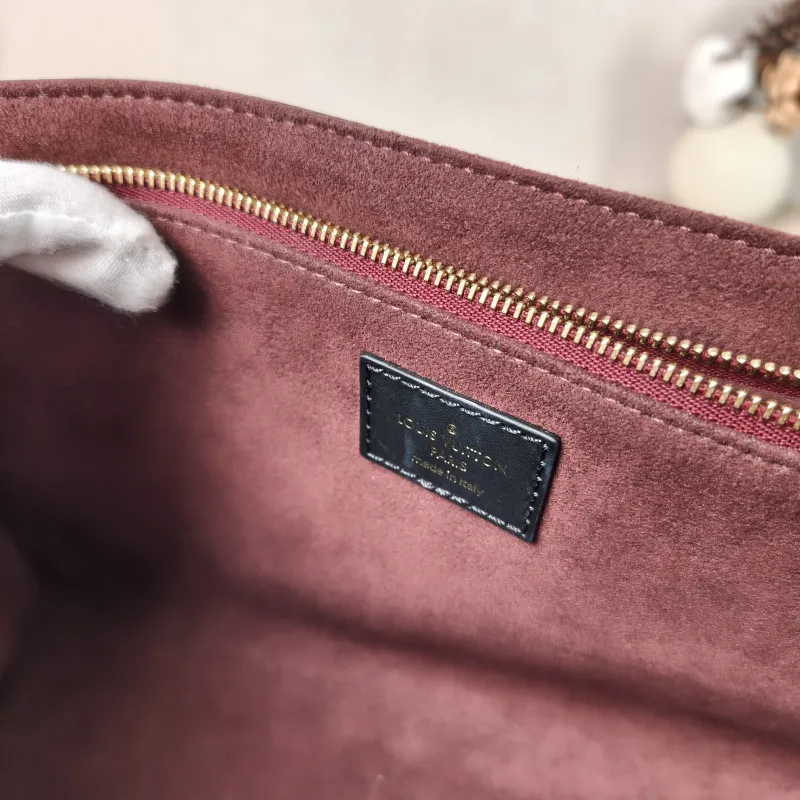 Louis Vuitton Shoulder Bag VAVIN Red · PVC Small 25 × 9.5 × 17 cm — detail view 11 of 13