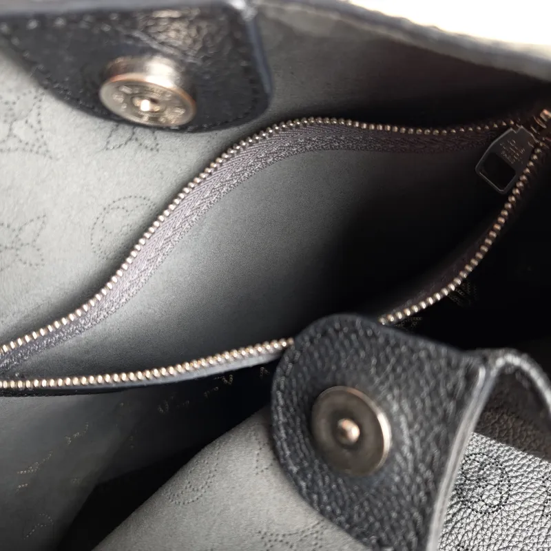 Louis Vuitton Shoulder Bag Carmel Hobo Shoulder Bag Black Calfskin One Size 35 × 17 × 40 cm — detail view 5 of 11
