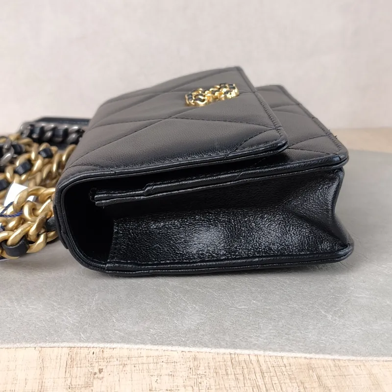 Chanel Crossbody Bag 19Bag WOC Black SL ambskin Mini 19.2 × 3.5 × 12.3 cm 30 — detail view 8 of 16