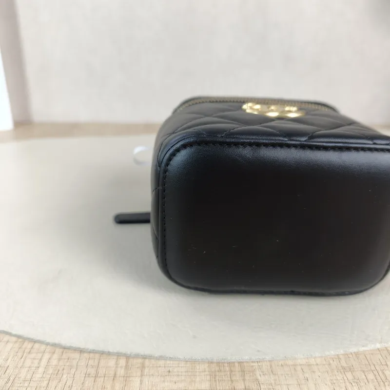 Chanel Crossbody Bag Black Lambskin One Size10 × 7 × 9 cm — detail view 3 of 12