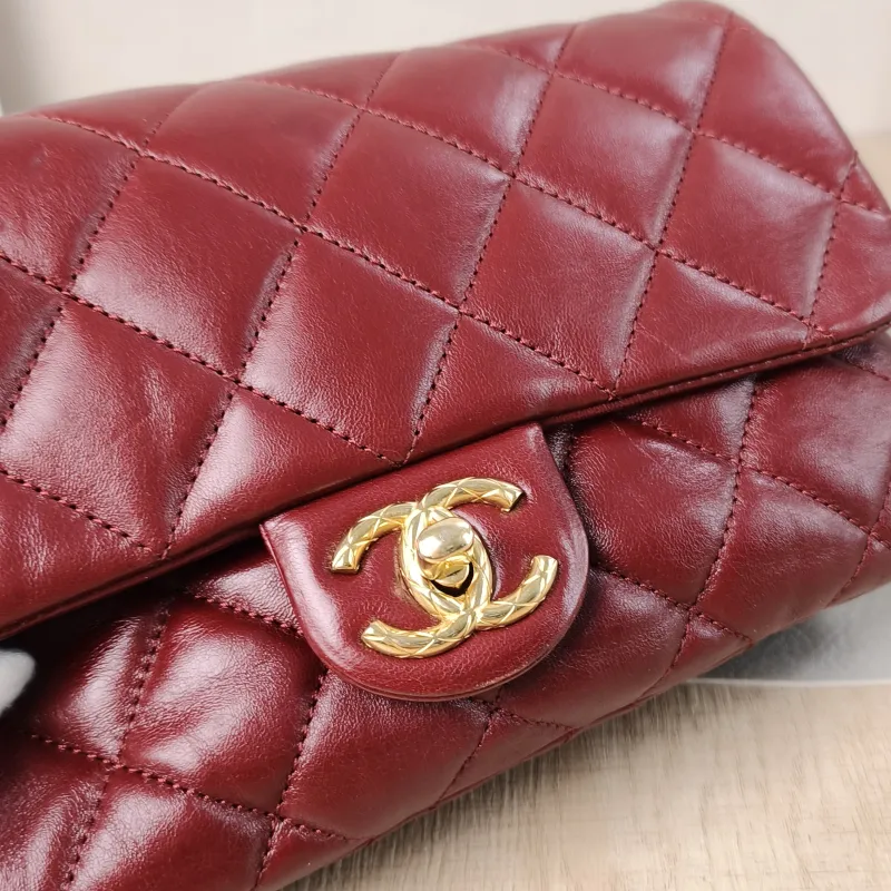 Chanel Crossbody Bag Burgundy Lambskin One Size 22 × 8 × 14 cm — detail view 3 of 12