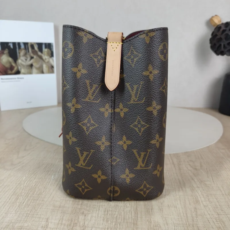 Louis Vuitton Crossbody Bag NÉONOÉ Bucket Bag BB Monogram PVC BB 20 × 13 × 20 cm — detail view 4 of 11