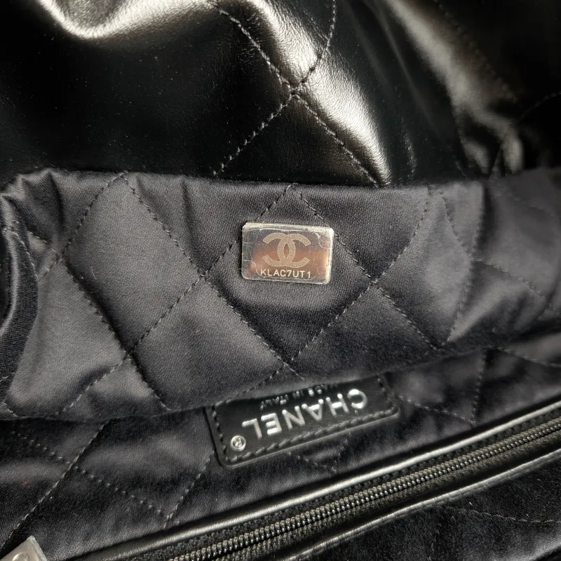 Chanel Shoulder Bag 22Bag Black CC alfskin Large 48 × 10 × 45 cm — detail view 6 of 10