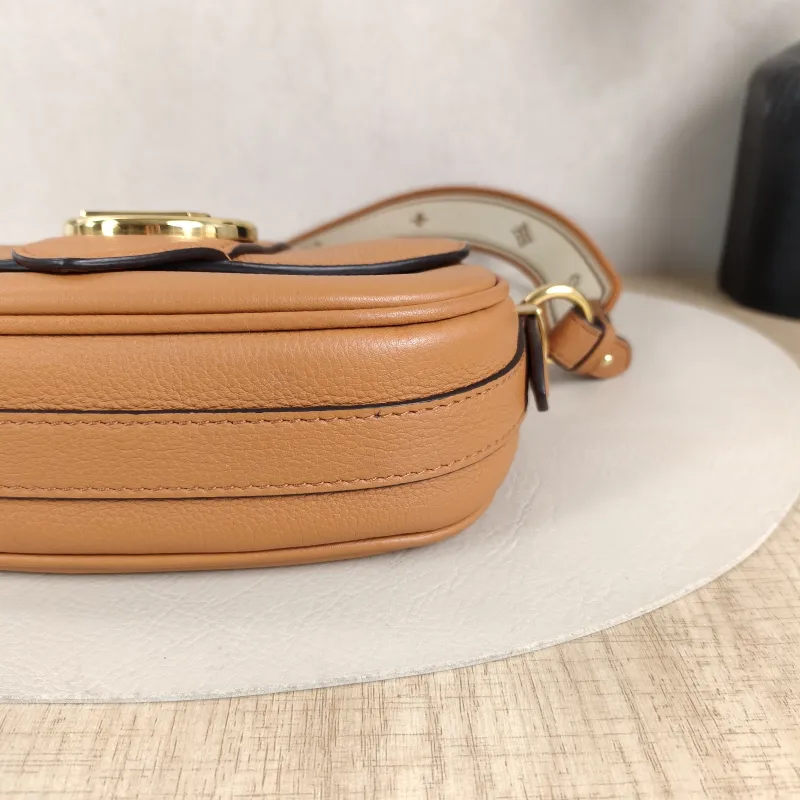 Louis Vuitton Crossbody Bag Pont 9 Soft Messenger Bag Calfskin Small 21 × 6.5 × 15 cm — detail view 2 of 13