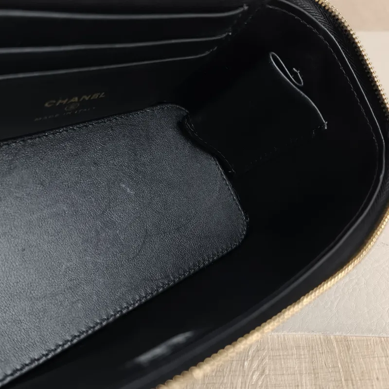 Chanel Crossbody Bag Edition Black with Gold-Tone Hardware Lambskin Mini 16 × 8 × 9.5 cm — detail view 7 of 12