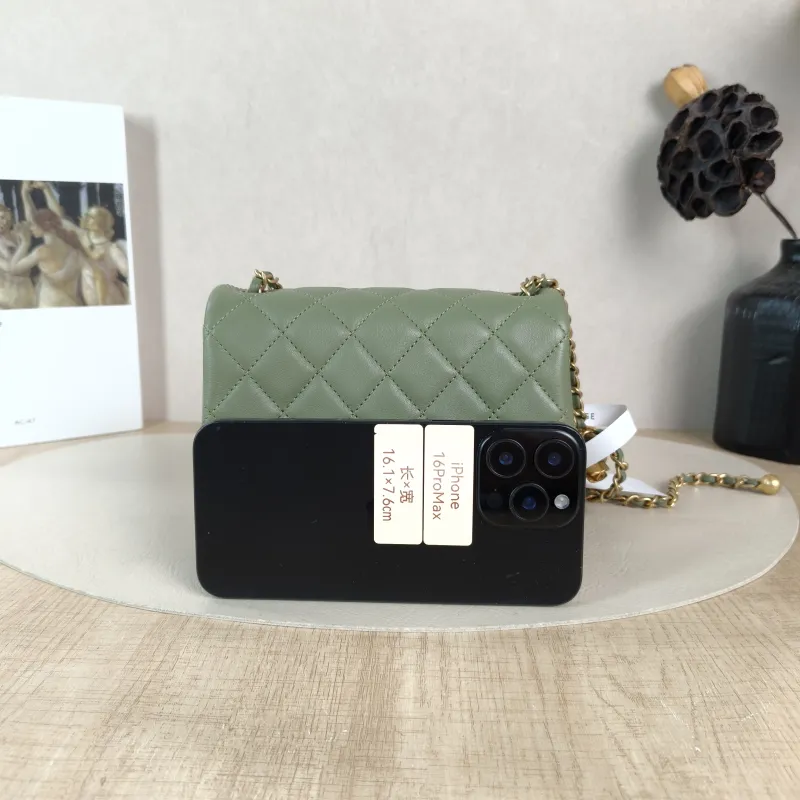 Chanel Crossbody Bag Lambskin One Size 17 × 8 × 13.5 cm — cover view 3 of 6