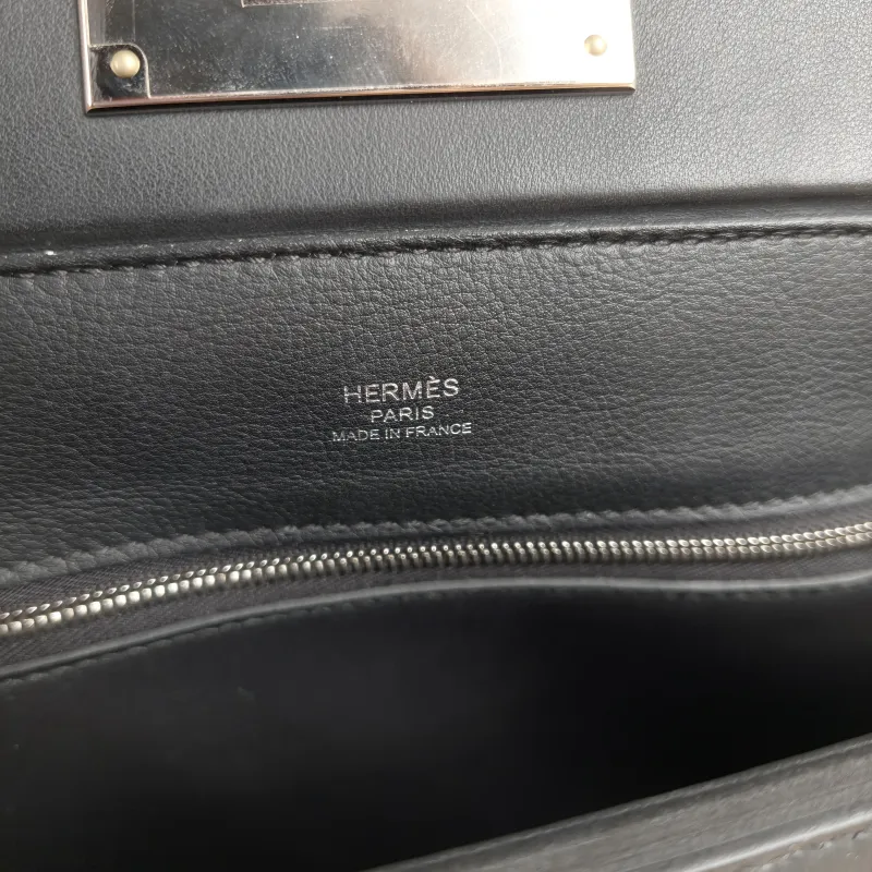 Hermès Crossbody Bag 24 · 24 21 Shoulder Bag Black Togo Calfskin · Swift Calfskin Mini 21 × 10 × 16 cm G — detail view 6 of 13