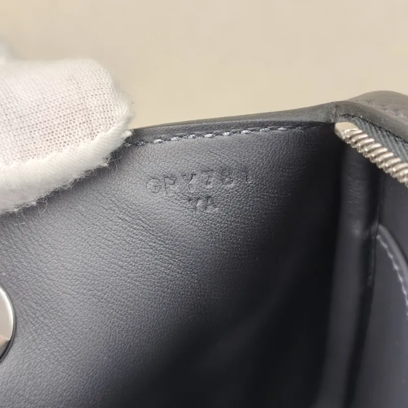 Hermès Crossbody Bag Lindy Mini 19 TC Calfskinmini19 × 9.5 × 13 cm — detail view 7 of 14